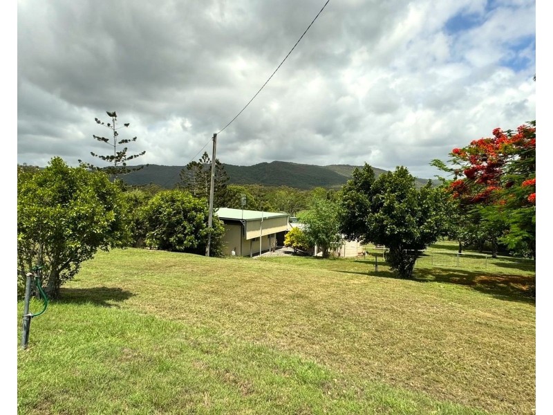 27 Flaggy Rock Road, Clairview QLD 4741