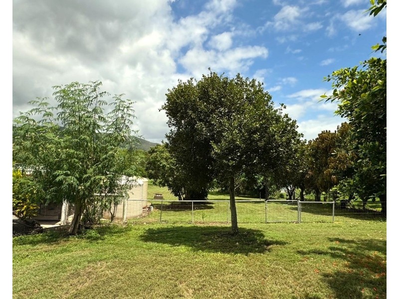 27 Flaggy Rock Road, Clairview QLD 4741