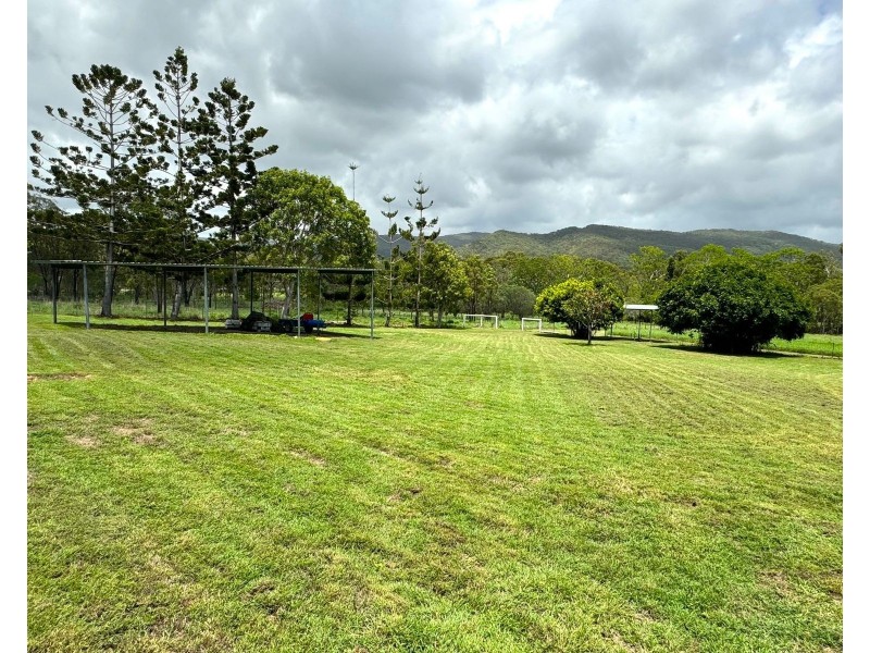 27 Flaggy Rock Road, Clairview QLD 4741
