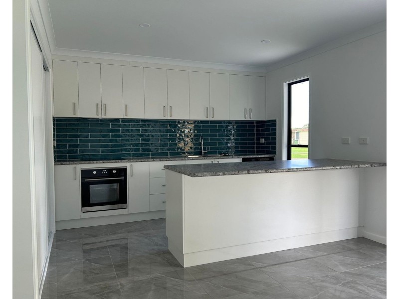 19 East Street, Sarina QLD 4737