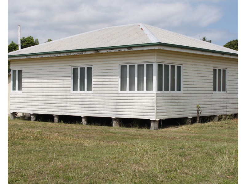 17 East Street, Sarina QLD 4737