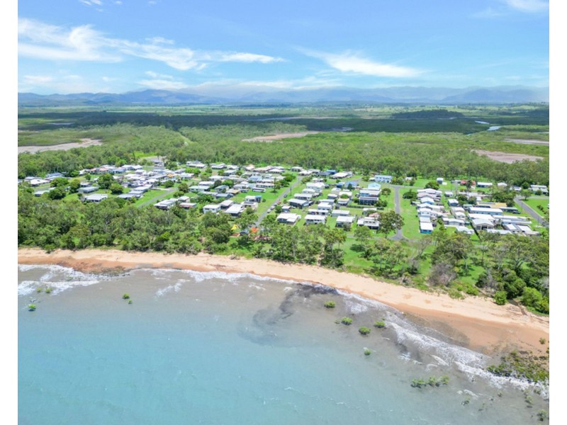 13 Repulse Esplanade, St Helens Beach QLD 4798