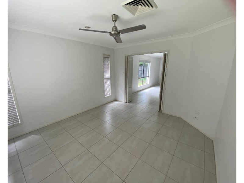 16 Woden Crescent, Ooralea QLD 4740