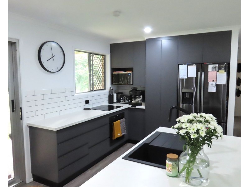 16 Holmes Drive, Beaconsfield QLD 4740
