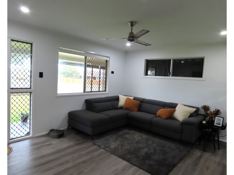 16 Holmes Drive, Beaconsfield QLD 4740