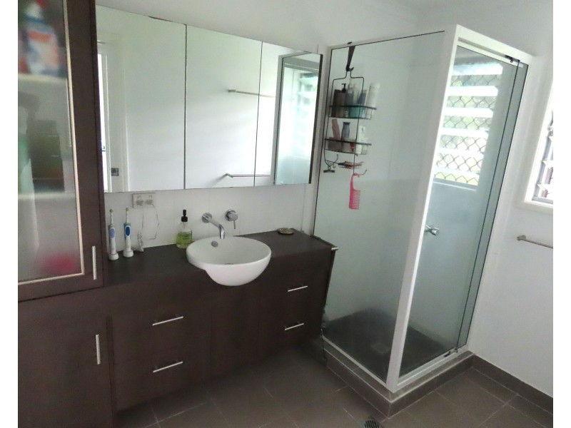 16 Holmes Drive, Beaconsfield QLD 4740