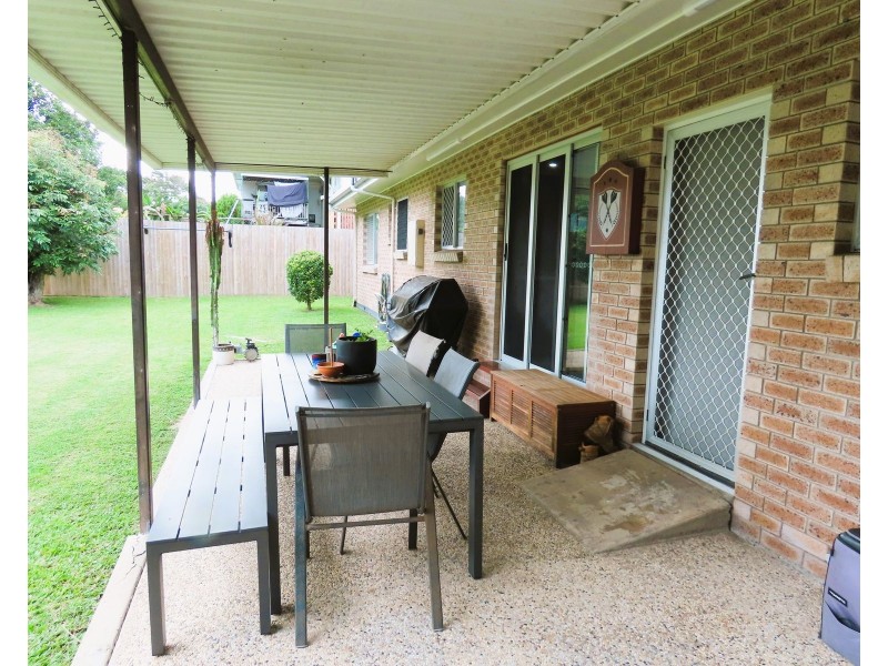 16 Holmes Drive, Beaconsfield QLD 4740