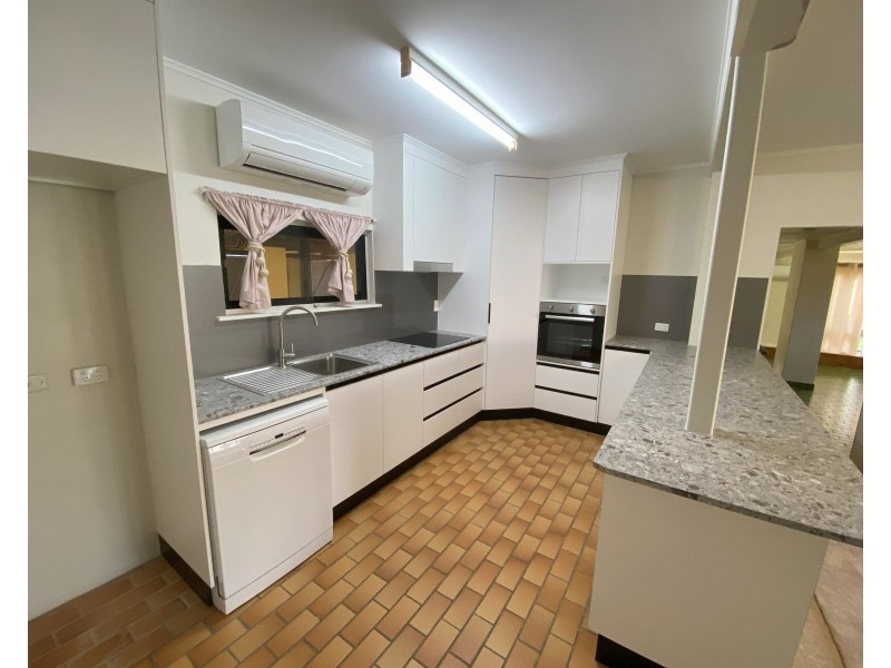 27 Owen Jenkins Drive, Sarina Beach QLD 4737