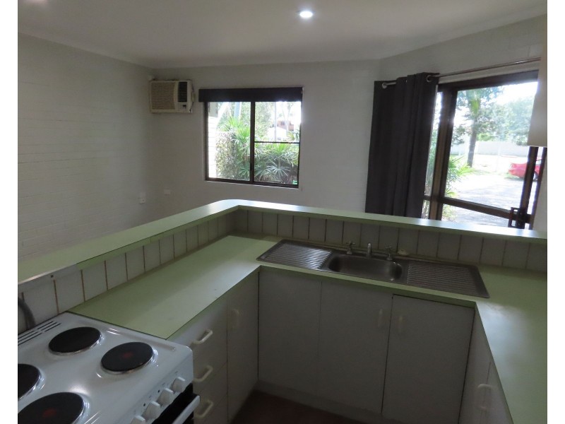 4/4 Symons Avenue, Bucasia QLD 4750