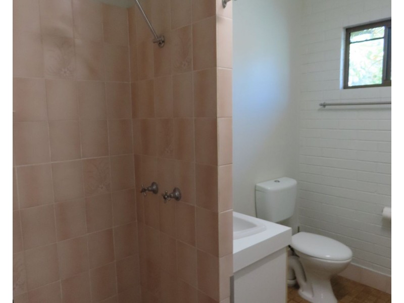 4/4 Symons Avenue, Bucasia QLD 4750