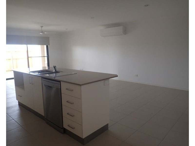 1/57 Primavera Boulevard, Beaconsfield QLD 4740