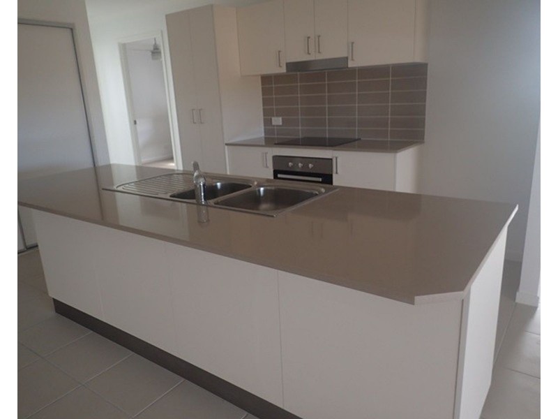 1/57 Primavera Boulevard, Beaconsfield QLD 4740