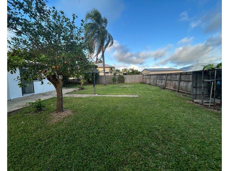 9 Holmes Drive, Beaconsfield QLD 4740