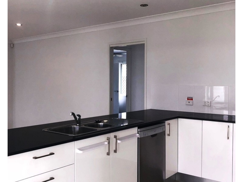8 Dulcis Drive, Rural View QLD 4740