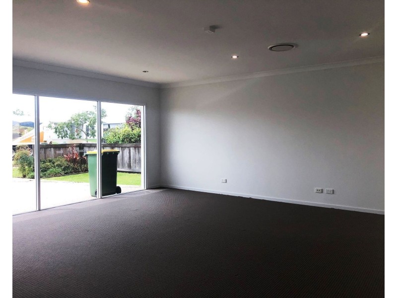 8 Dulcis Drive, Rural View QLD 4740