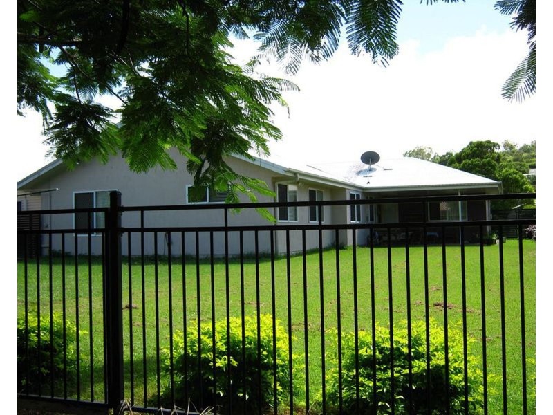35 Frank Cowley Drive, Glenella QLD 4740