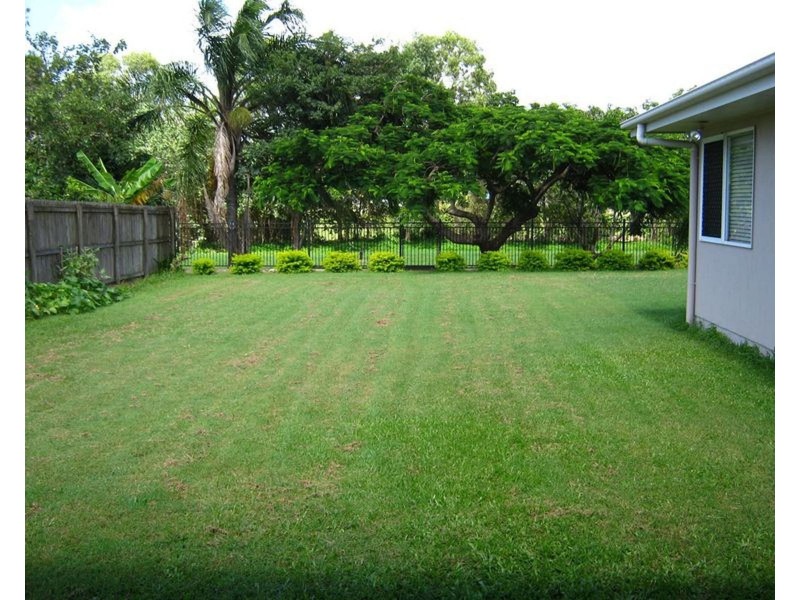 35 Frank Cowley Drive, Glenella QLD 4740