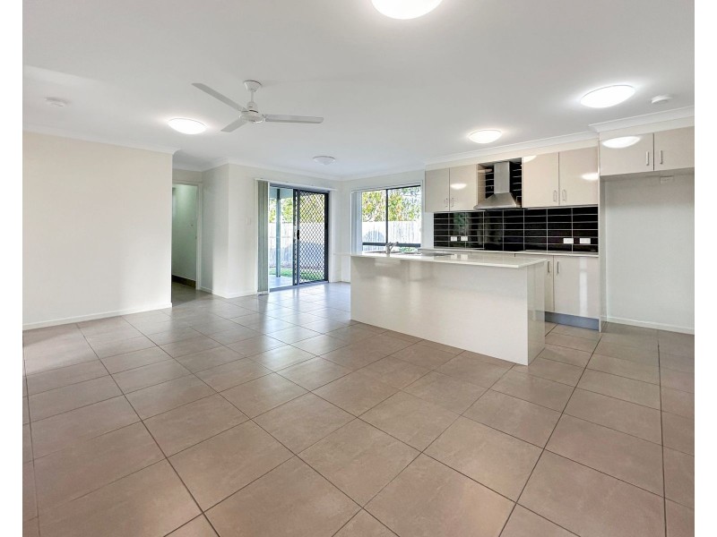 2/2 Michigan Way, Andergrove QLD 4740