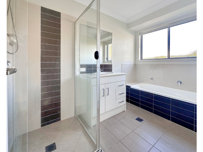 2/2 Michigan Way, Andergrove QLD 4740