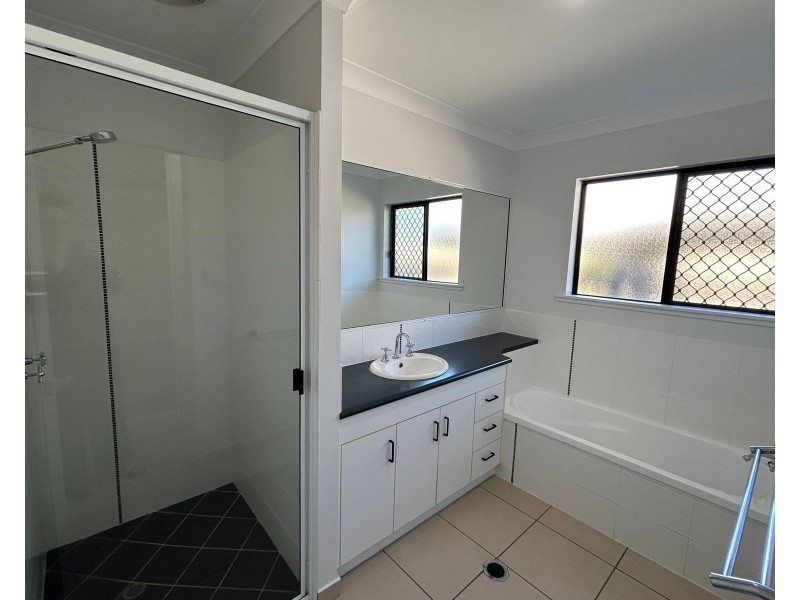 5 Townsend Street, Bucasia QLD 4750