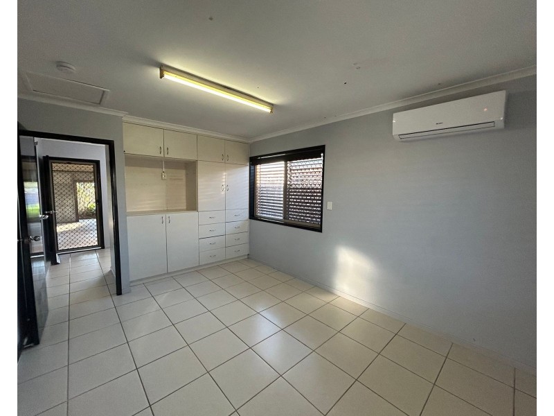 9 Davey Street, Glenella QLD 4740