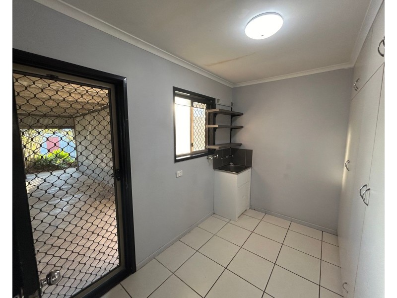 9 Davey Street, Glenella QLD 4740