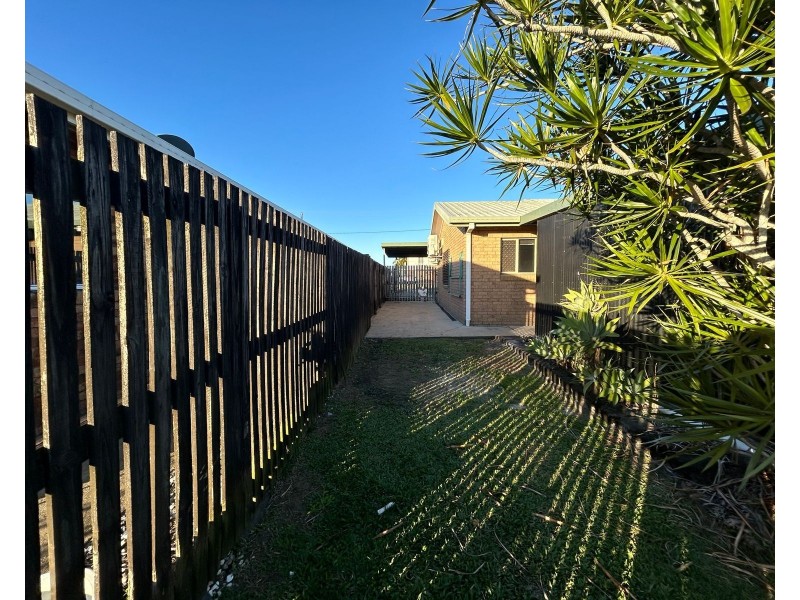 9 Davey Street, Glenella QLD 4740