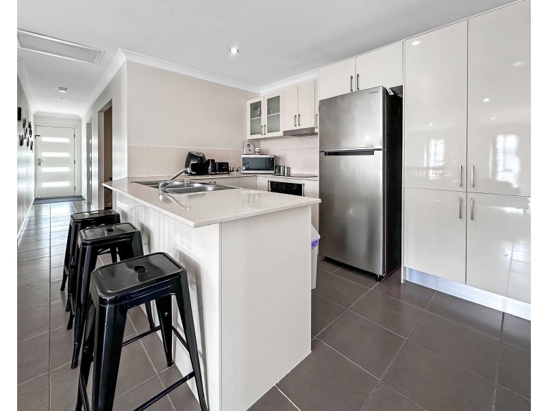 12 Dorothy Place, Mirani QLD 4754
