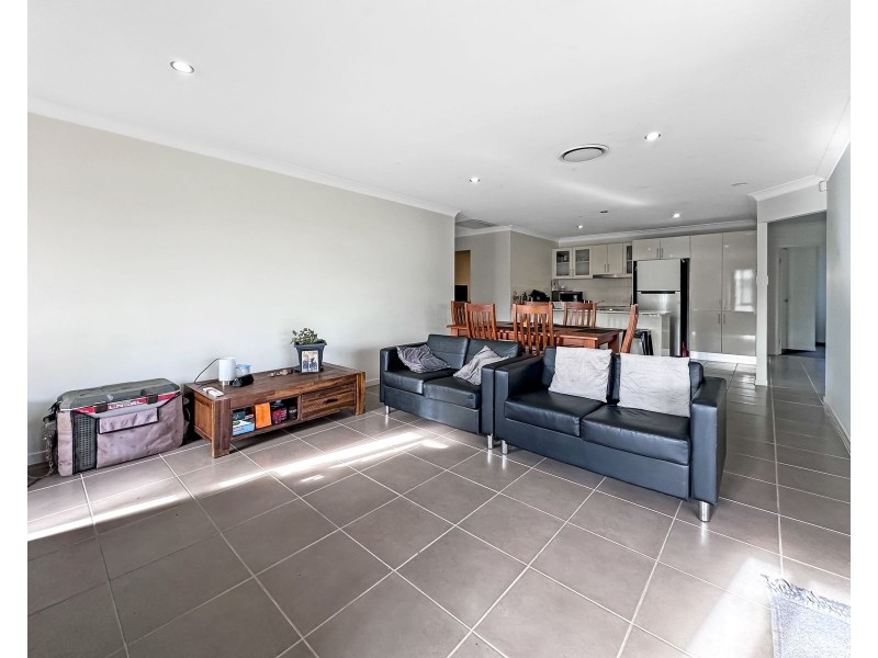 12 Dorothy Place, Mirani QLD 4754