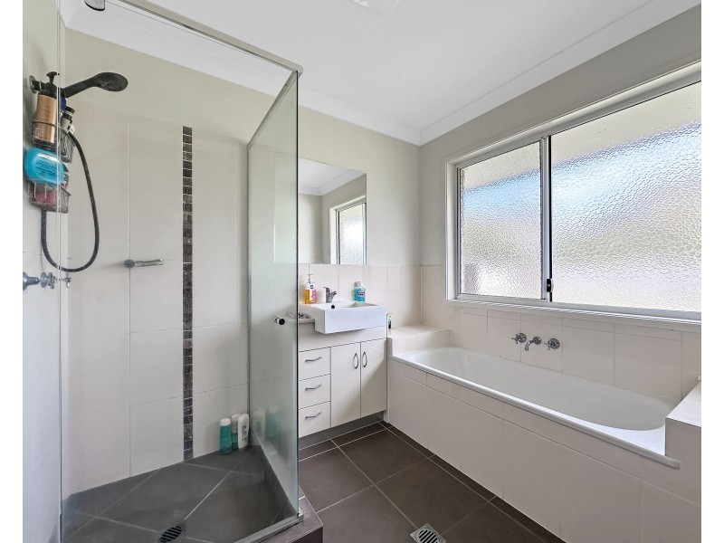 12 Dorothy Place, Mirani QLD 4754