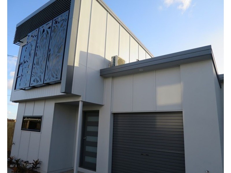 1/2 Makybe Diva Drive, Ooralea QLD 4740