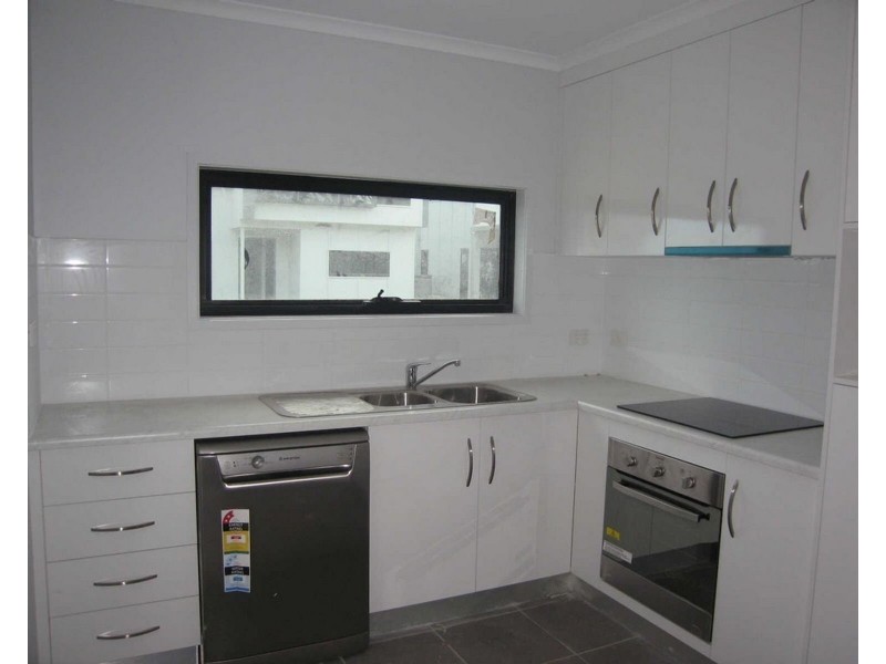 1/2 Makybe Diva Drive, Ooralea QLD 4740
