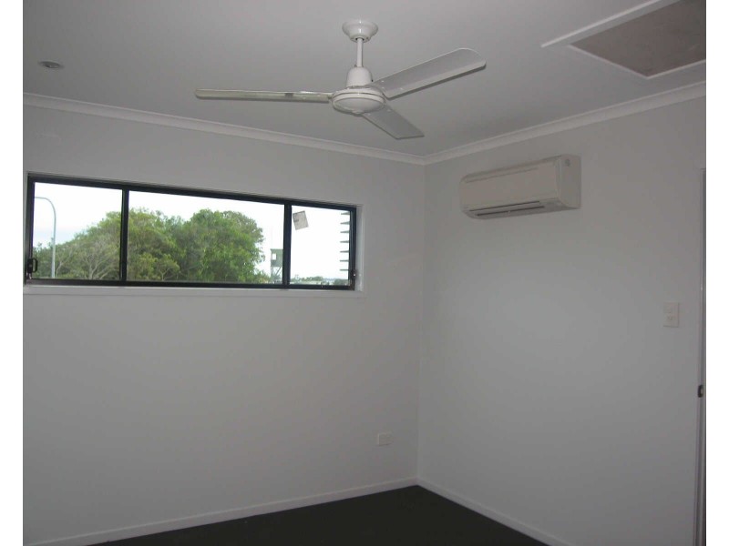 1/2 Makybe Diva Drive, Ooralea QLD 4740