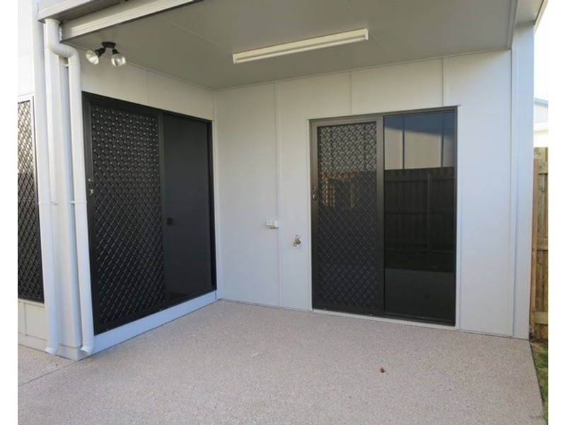1/2 Makybe Diva Drive, Ooralea QLD 4740