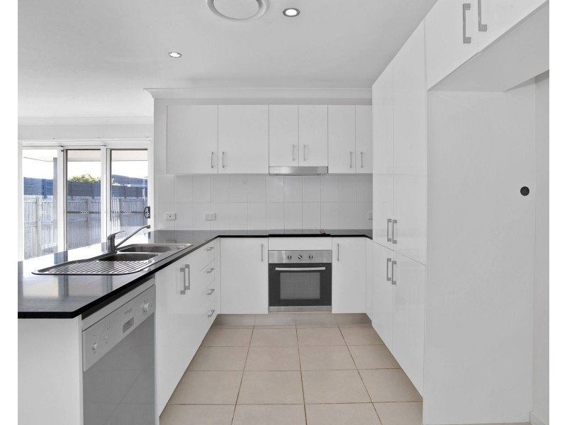 19 Dulcis Drive, Rural View QLD 4740