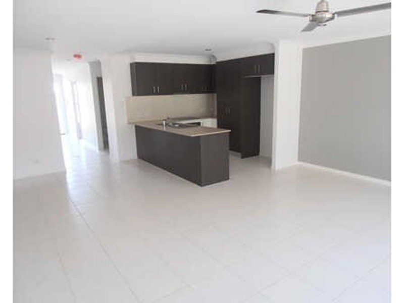 2/1 Warilla View, Blacks Beach QLD 4740