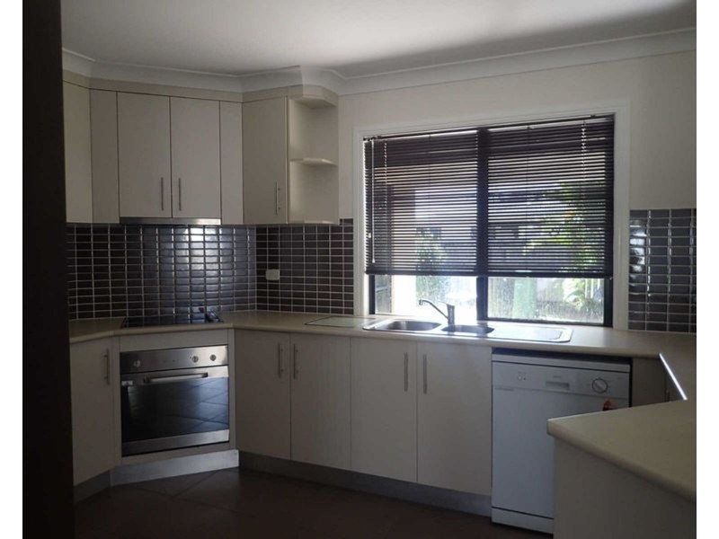 52 Victor Avenue, Glenella QLD 4740