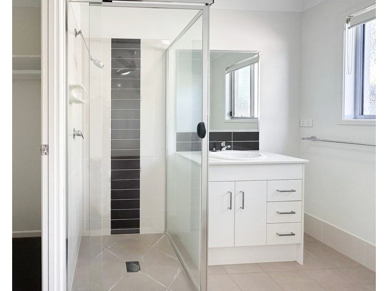 2/2 Michigan Way, Andergrove QLD 4740