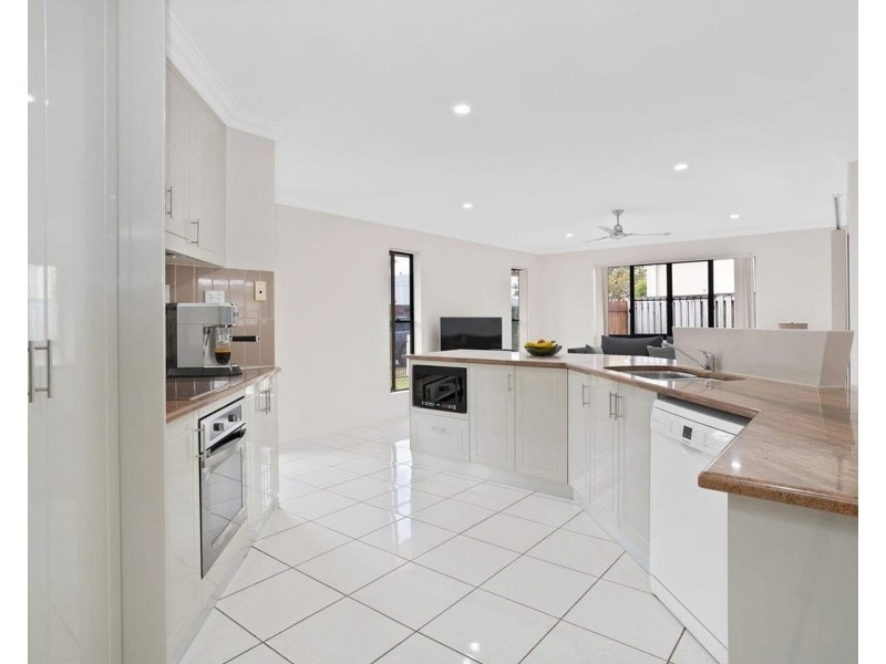 2 Bilgola Place, Blacks Beach QLD 4740