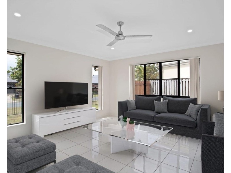 2 Bilgola Place, Blacks Beach QLD 4740