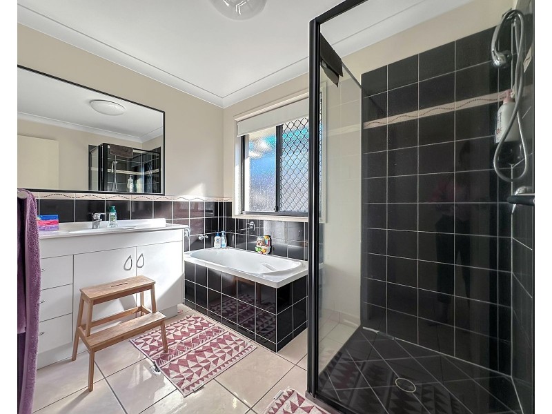 8 Lance Street, Bucasia QLD 4750