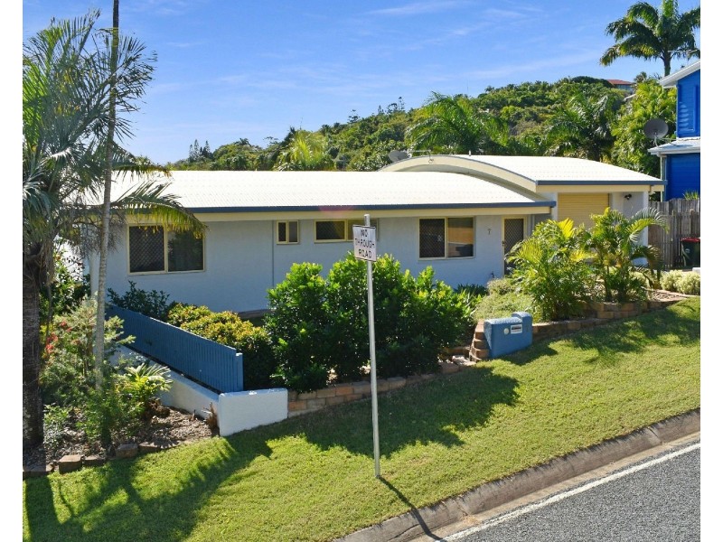 7 Sunrise Place, Blacks Beach QLD 4740