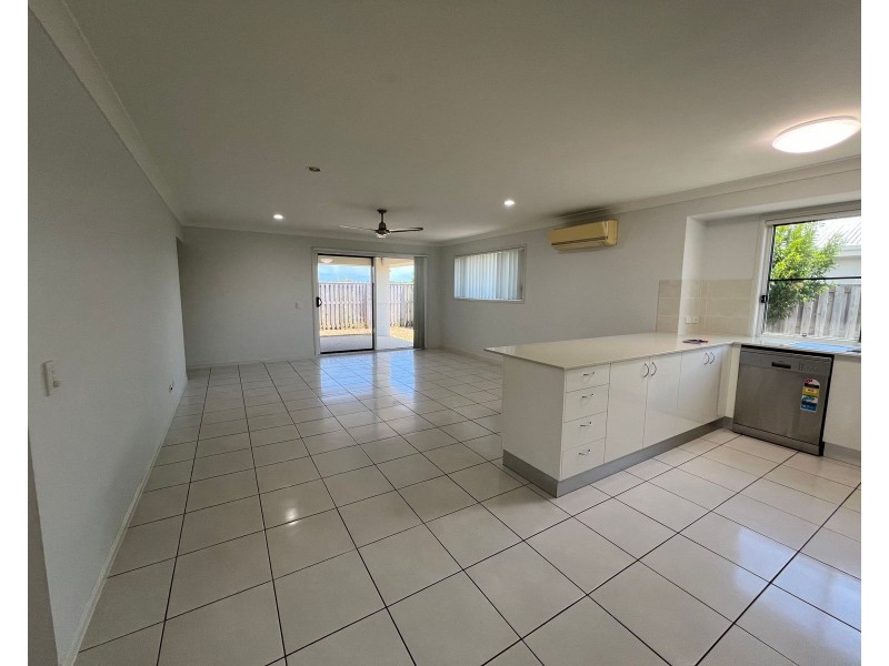 60 Commander Parade, Shoal Point QLD 4750