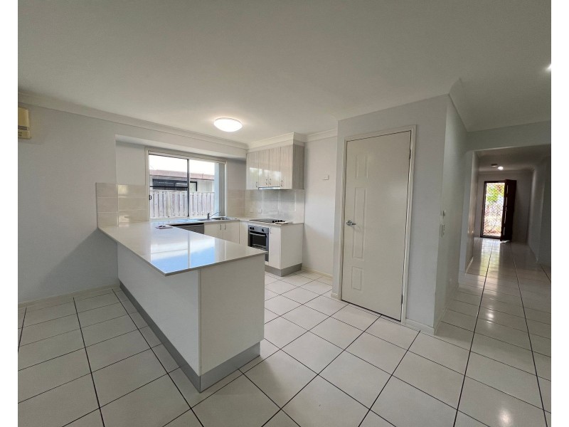 60 Commander Parade, Shoal Point QLD 4750