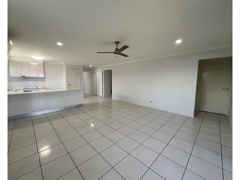 60 Commander Parade, Shoal Point QLD 4750