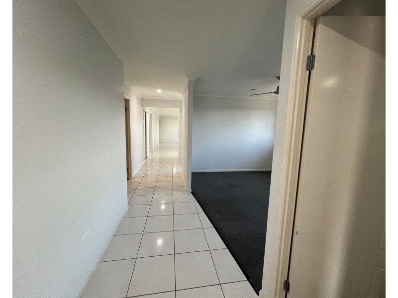 60 Commander Parade, Shoal Point QLD 4750