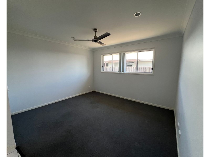 60 Commander Parade, Shoal Point QLD 4750