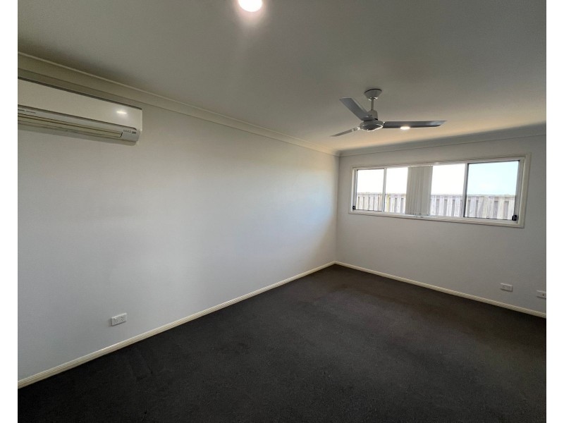 60 Commander Parade, Shoal Point QLD 4750
