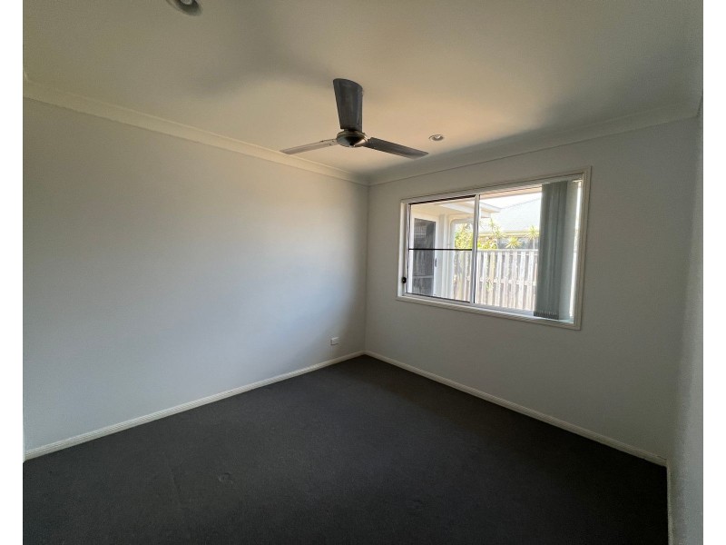 60 Commander Parade, Shoal Point QLD 4750