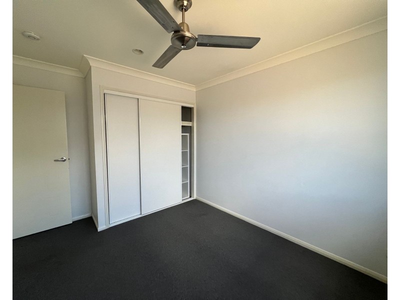 60 Commander Parade, Shoal Point QLD 4750
